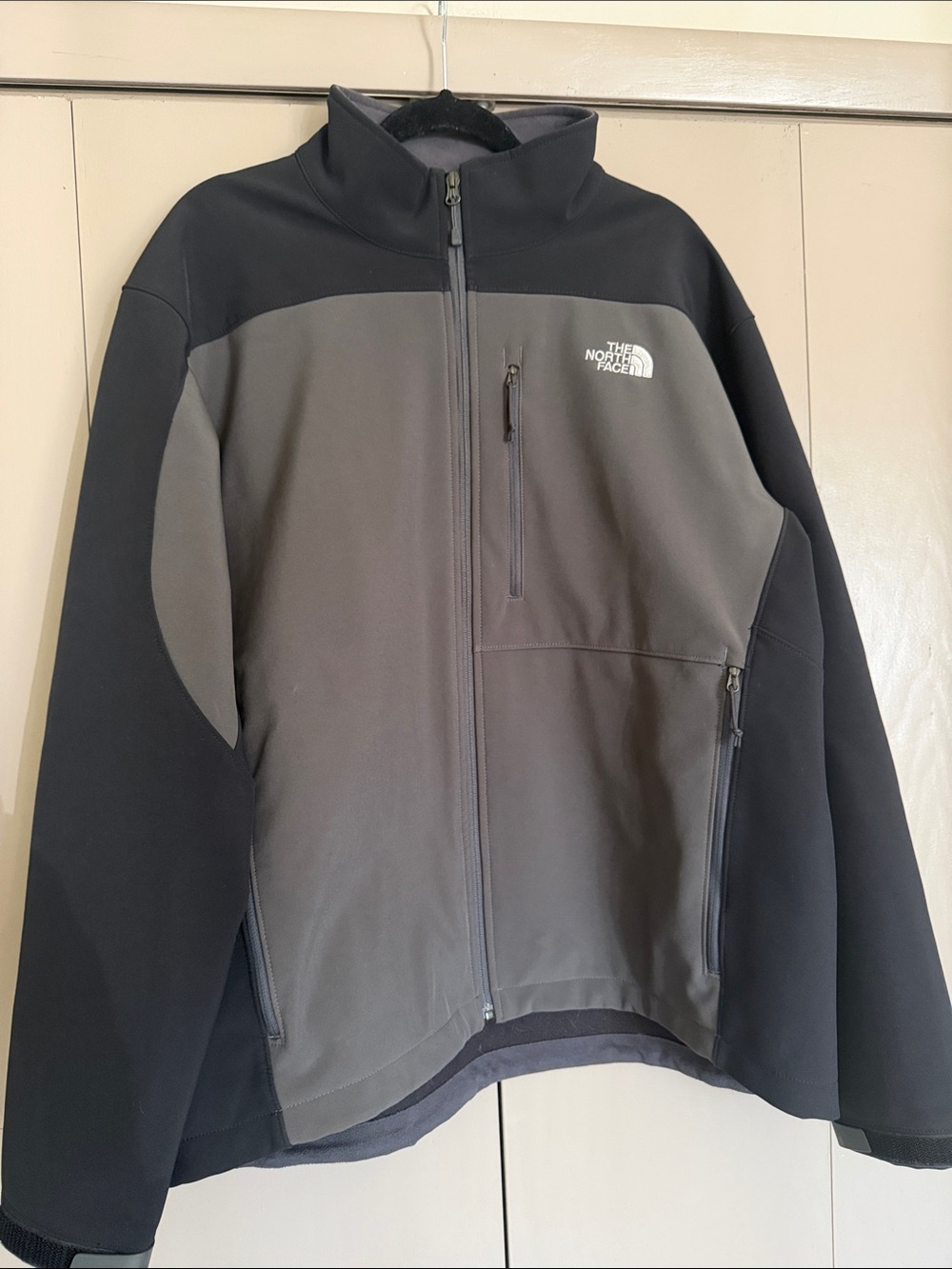 The North Face Men's Two-Tone Black & Gray Softshell Jacket